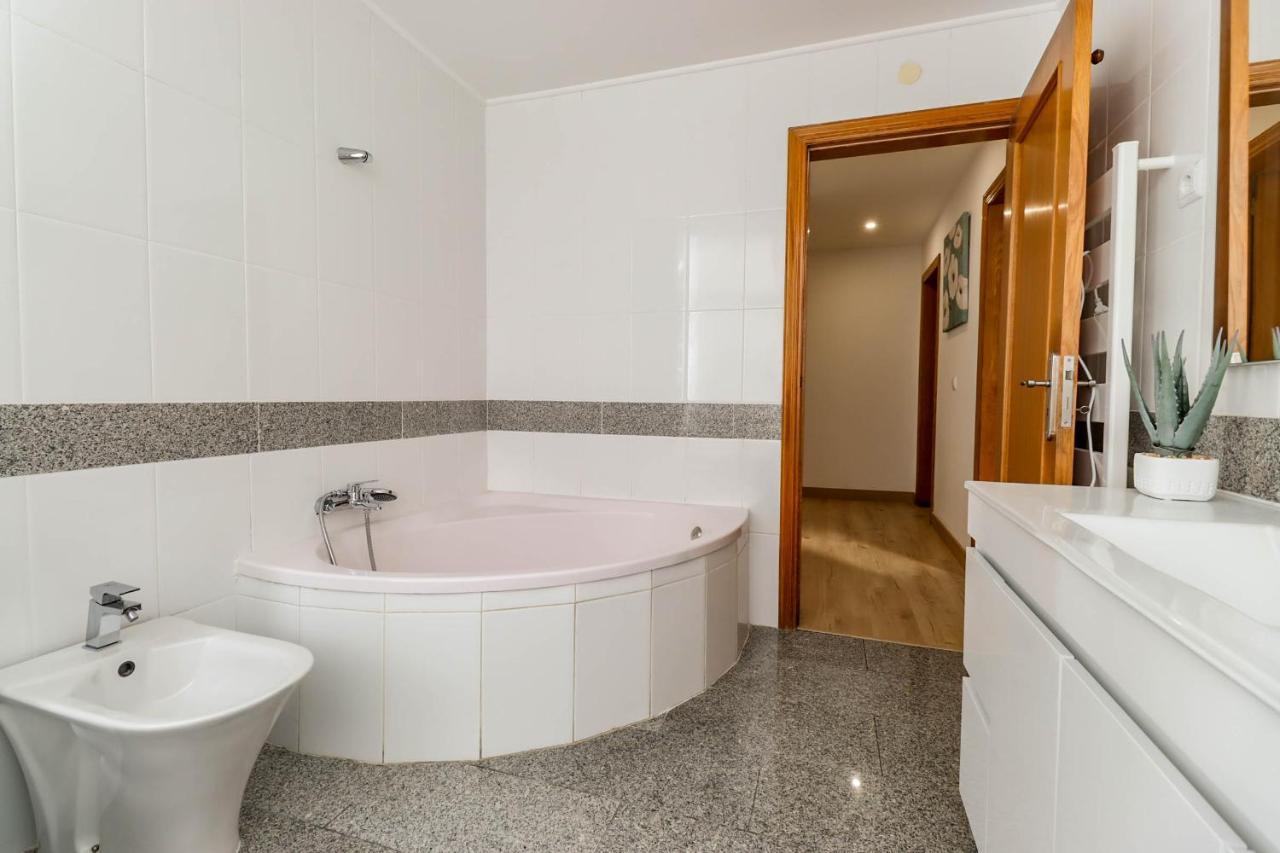 Flor Do Mar - Spacious Apartment With Balcony Vila Praia de Âncora Kültér fotó